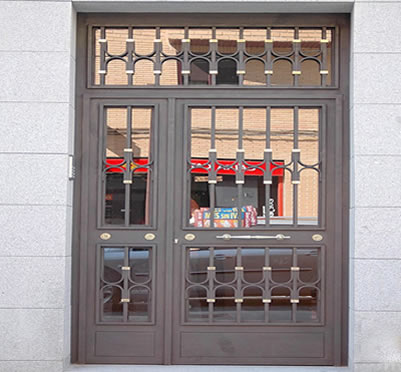 Puerta de seguridad para portal de comunidad